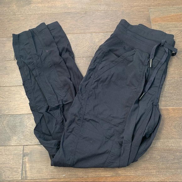 lululemon athletica Pants - Lululemon Studio crop black Size 2 Crop Swift